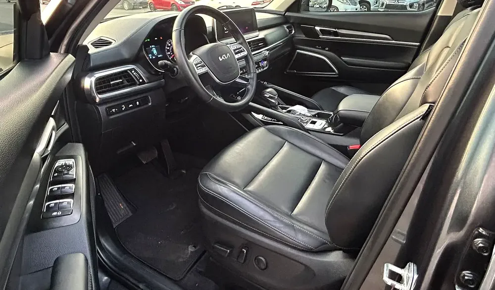 2022 Kia Telluride EX – Full Option – 3.8L V6 – Black – 7 Seater - 4x4 AWD - - Image 13