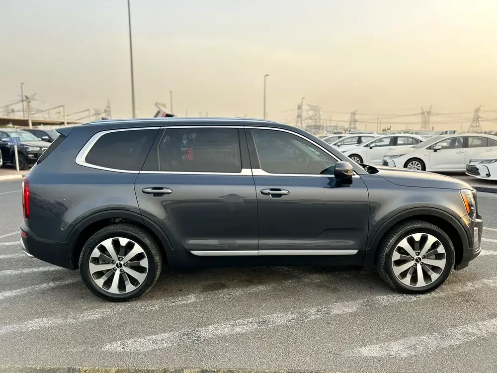 2022 Kia Telluride EX – Full Option – 3.8L V6 – Black – 7 Seater - 4x4 AWD - - Image 4