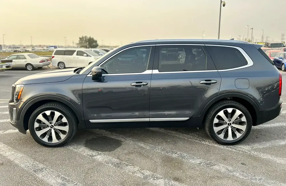 2022 Kia Telluride EX – Full Option – 3.8L V6 – Black – 7 Seater - 4x4 AWD - - Image 5