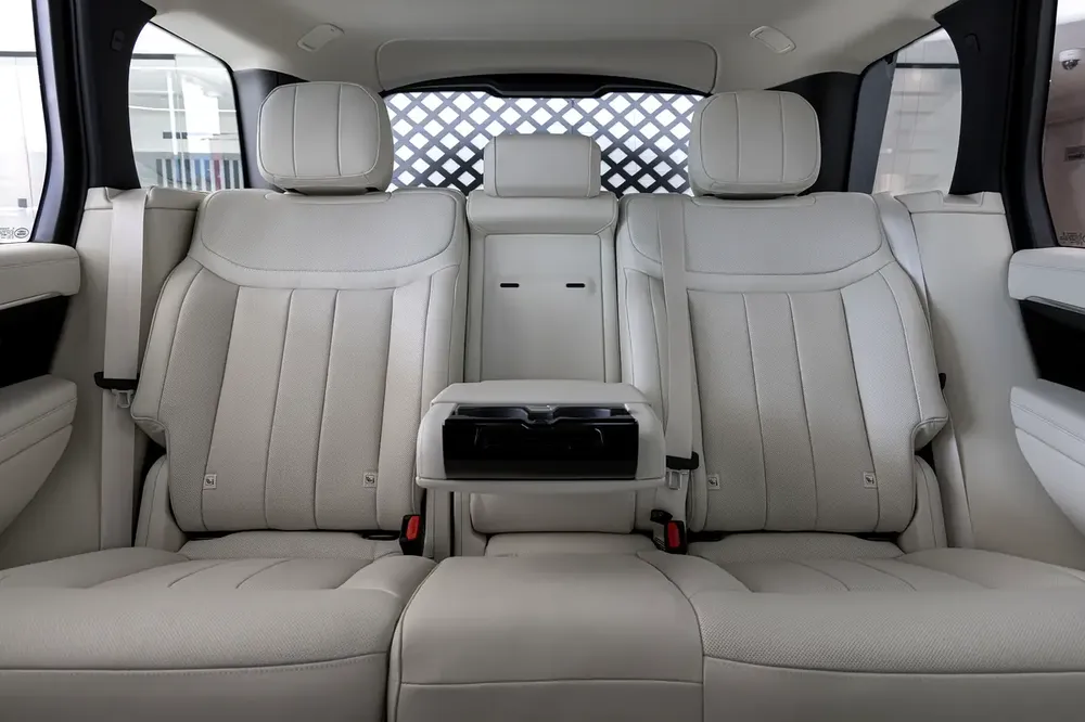 Land Rover | Range Rover Vogue | HSE P530 | Black Edition | GCC Specs | 2026  | ( EXPORT) - Image 12