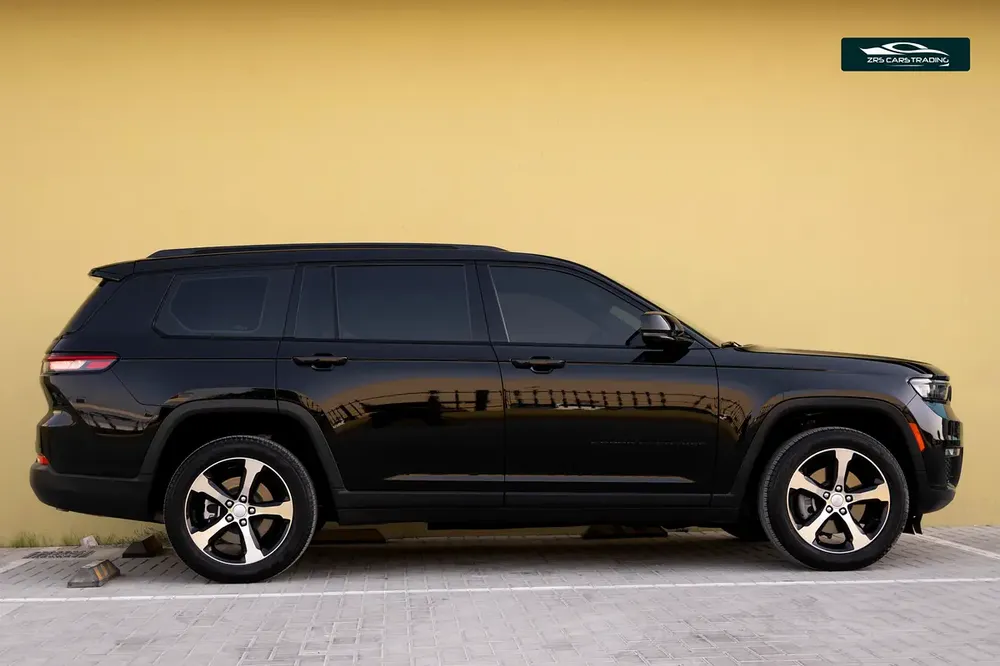 2022 Jeep Grand Cherokee Altitude | Warranty + Service Package | GCC Specs - Image 5