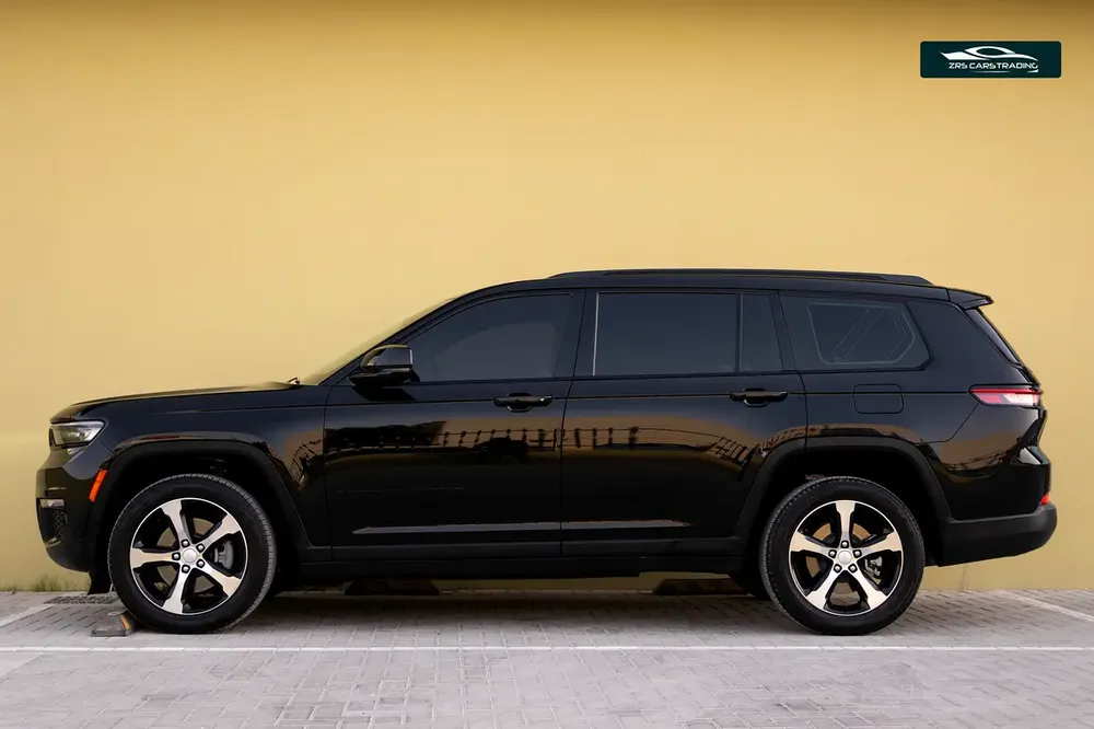 2022 Jeep Grand Cherokee Altitude | Warranty + Service Package | GCC Specs - Image 6