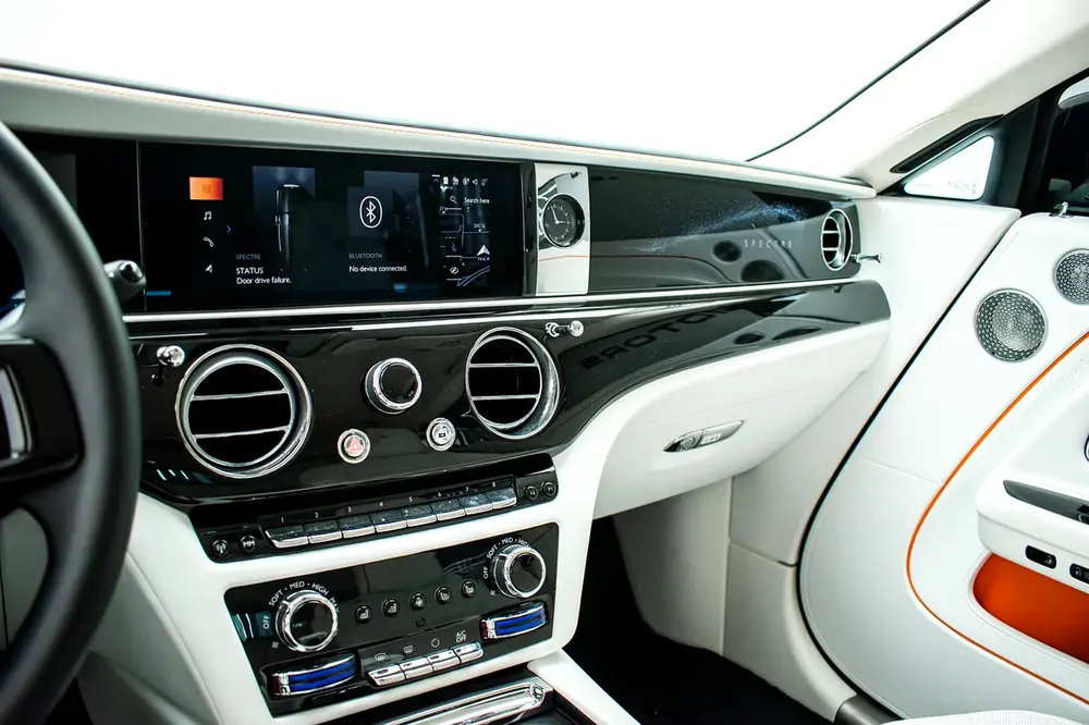 Rolls Royce Spectre GCC - Image 10
