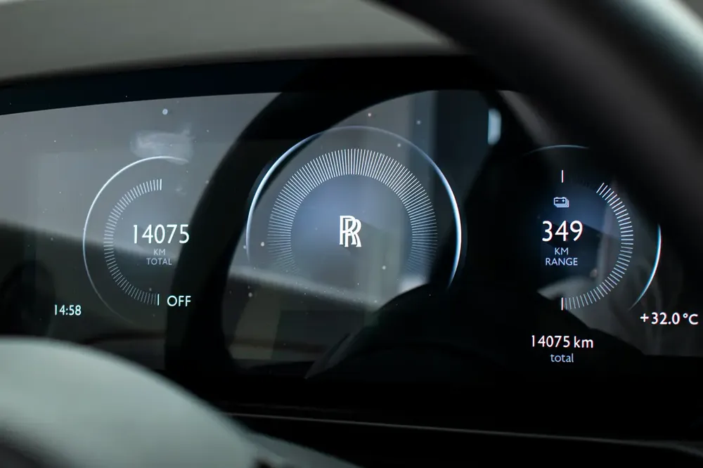 Rolls Royce Spectre GCC - Image 15