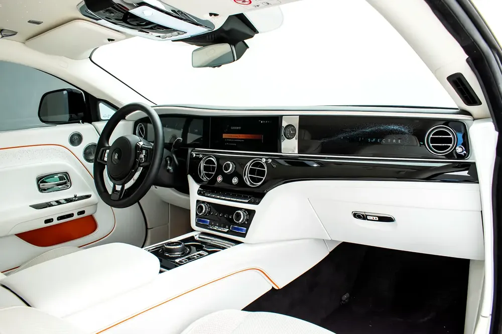 Rolls Royce Spectre GCC - Image 9