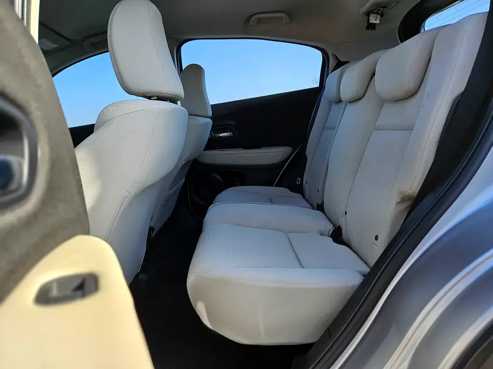 Honda HR-V EX 2019 GCC Specs Premium Condition Perfect Inside Out Low KM Perfect Family SUV - Image 10