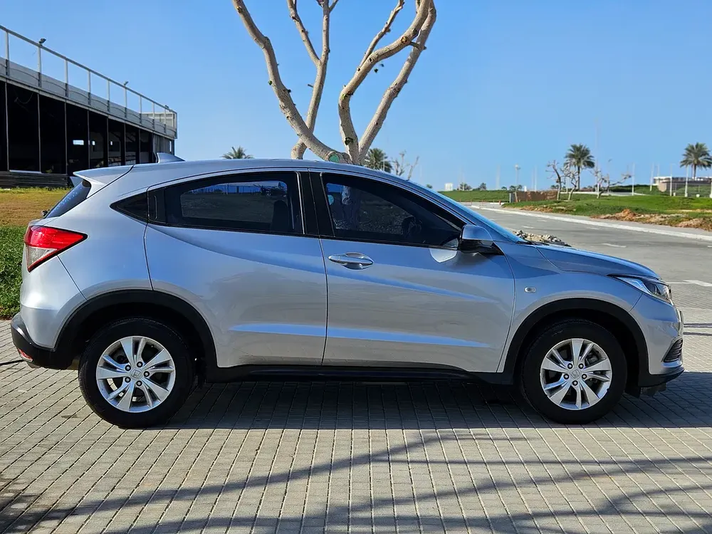 Honda HR-V EX 2019 GCC Specs Premium Condition Perfect Inside Out Low KM Perfect Family SUV - Image 17