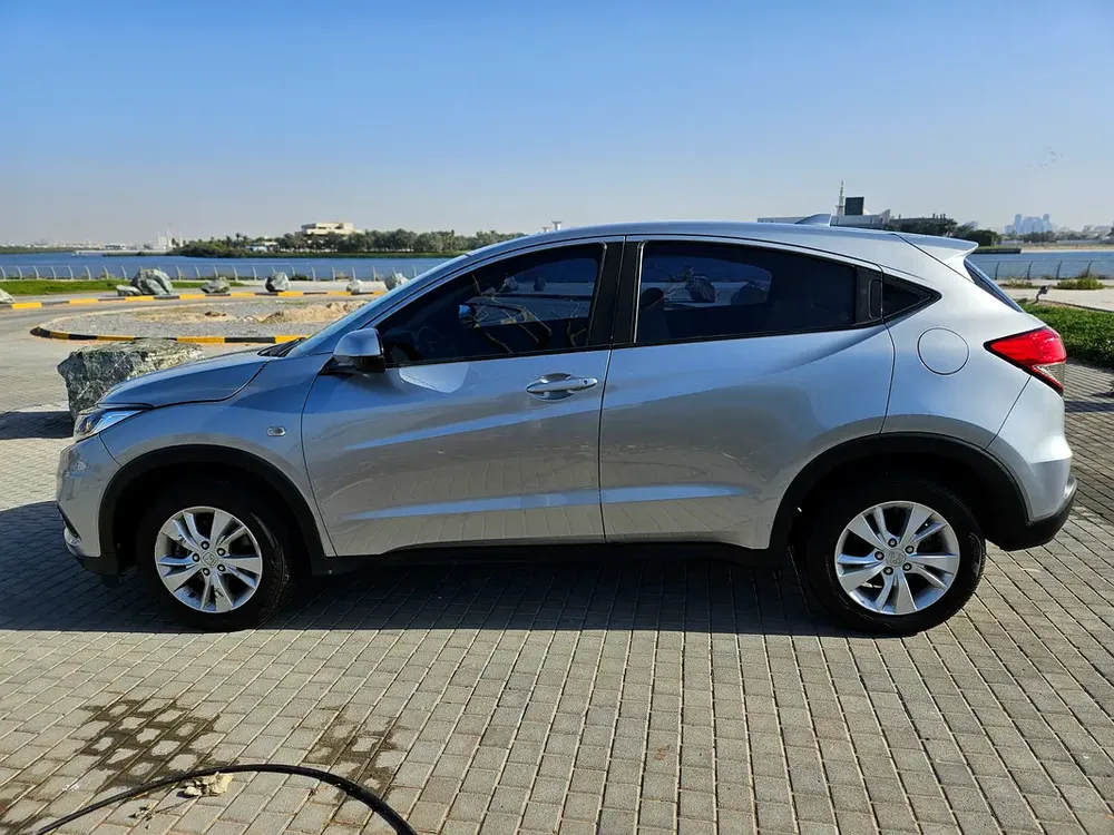 Honda HR-V EX 2019 GCC Specs Premium Condition Perfect Inside Out Low KM Perfect Family SUV - Image 18