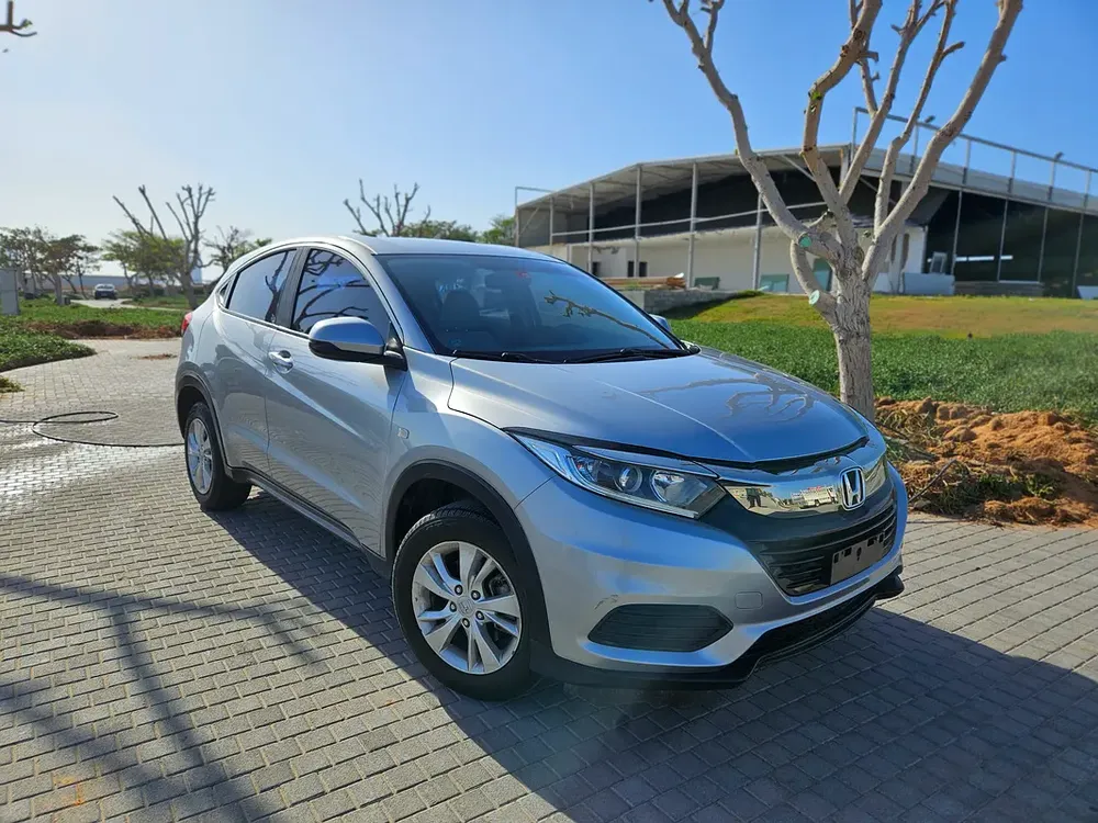 Honda HR-V EX 2019 GCC Specs Premium Condition Perfect Inside Out Low KM Perfect Family SUV - Image 4