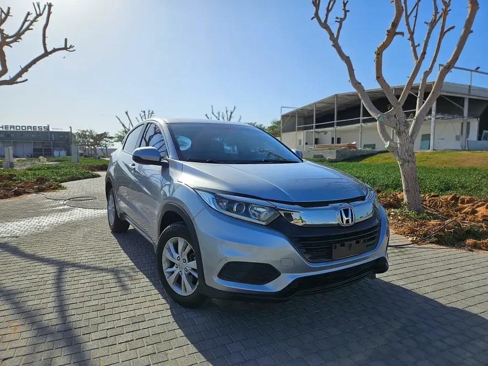 Honda HR-V EX 2019 GCC Specs Premium Condition Perfect Inside Out Low KM Perfect Family SUV - Image 5
