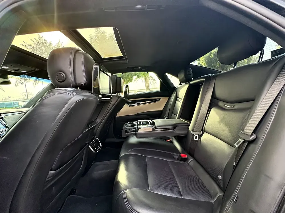 CADILLAC XTS PLATINUM / GCC / 2014 / AGENCY MAINTAINED / PERFECT CONDITION / DIRECT OWNER - Image 4