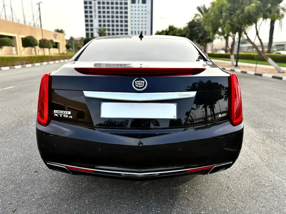 CADILLAC XTS PLATINUM / GCC / 2014 / AGENCY MAINTAINED / PERFECT CONDITION / DIRECT OWNER - Image 5