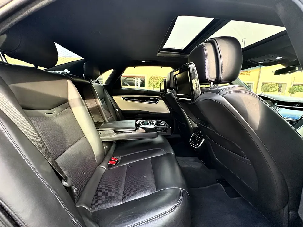 CADILLAC XTS PLATINUM / GCC / 2014 / AGENCY MAINTAINED / PERFECT CONDITION / DIRECT OWNER - Image 8