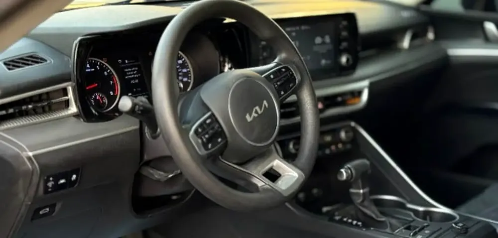 Stunning 2021 Kia K5 EX - American Specs - Loaded with Features - Image 5