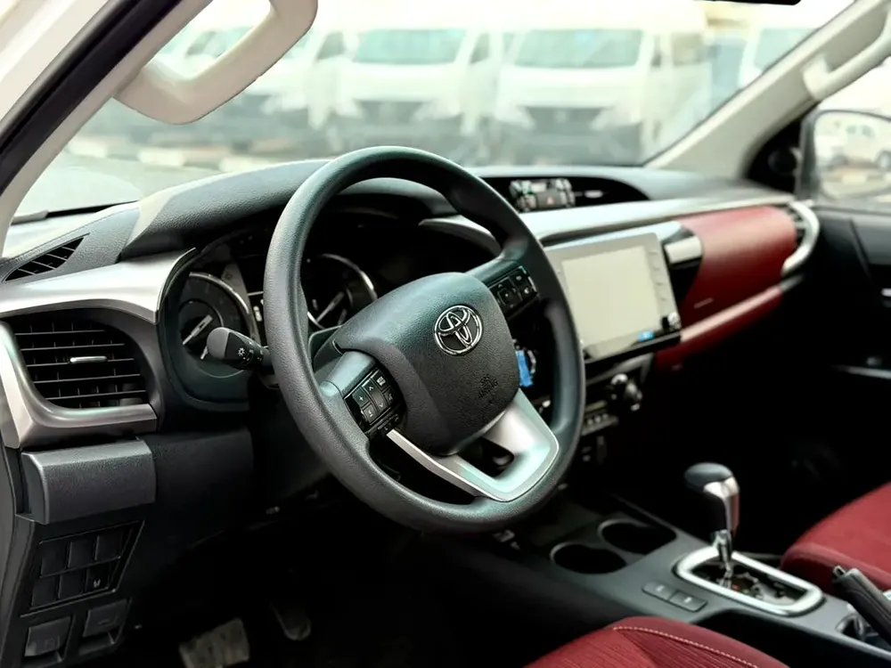 Toyota Hilux SR5 2026 - GCC Specs - Brand New! - Image 10