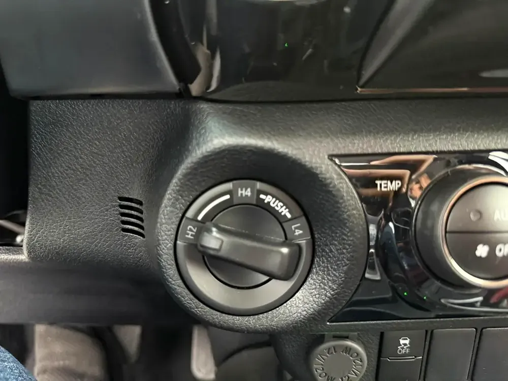 Toyota Hilux SR5 2026 - GCC Specs - Brand New! - Image 15