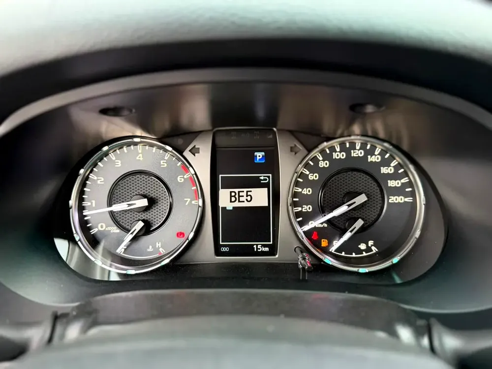 Toyota Hilux SR5 2026 - GCC Specs - Brand New! - Image 5