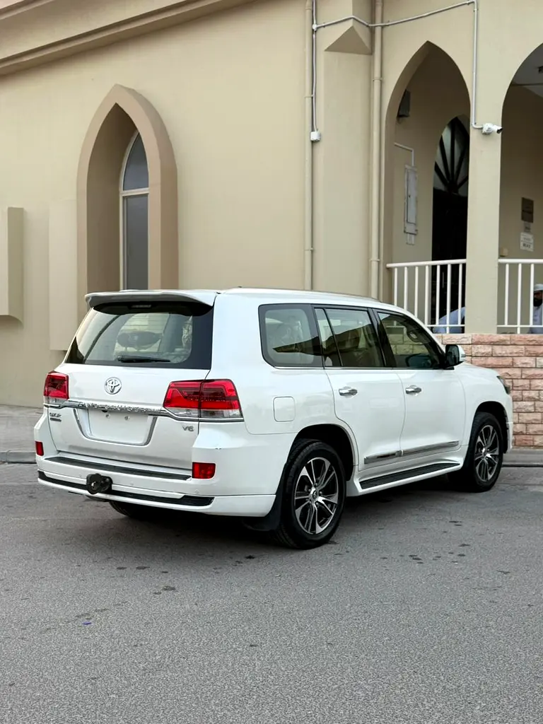 Toyota Land Cruiser GXR Grand Touring 2020 | GCC Specs | Pristine Condition - Image 14