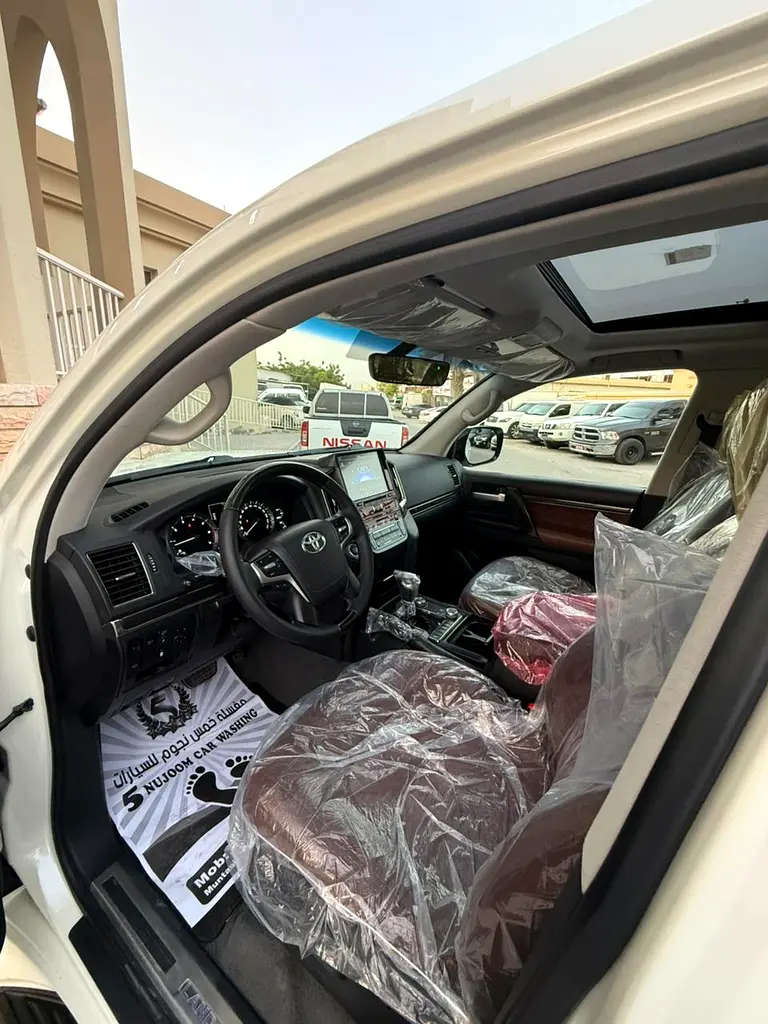 Toyota Land Cruiser GXR Grand Touring 2020 | GCC Specs | Pristine Condition - Image 16