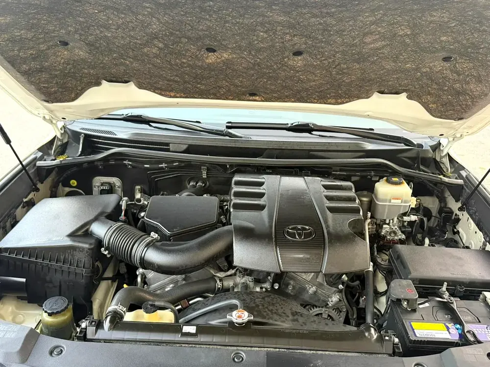 Toyota Land Cruiser GXR Grand Touring 2020 | GCC Specs | Pristine Condition - Image 4