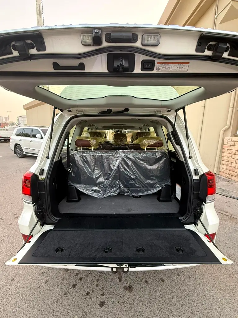 Toyota Land Cruiser GXR Grand Touring 2020 | GCC Specs | Pristine Condition - Image 6