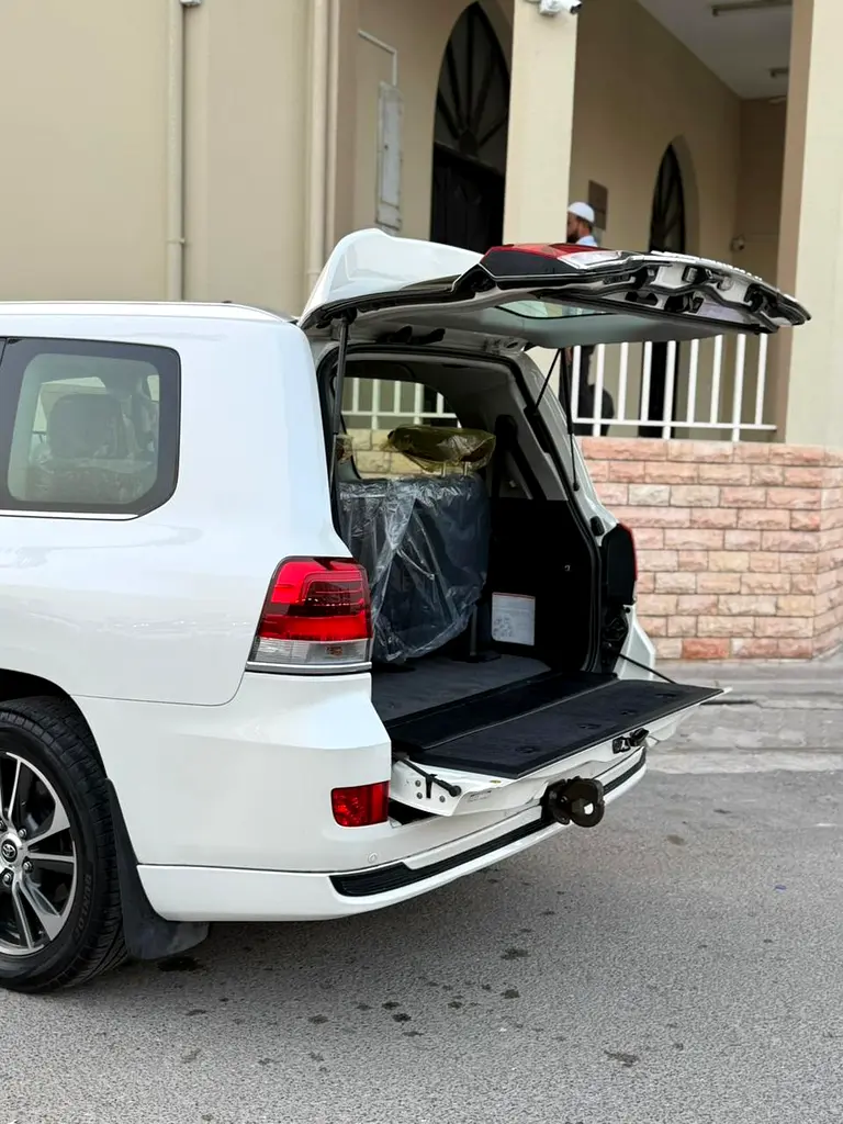 Toyota Land Cruiser GXR Grand Touring 2020 | GCC Specs | Pristine Condition - Image 8