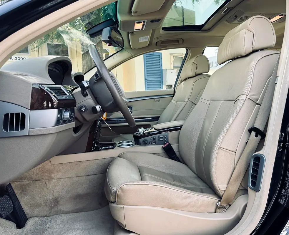 BMW 740I | 2007 | ONLY : 118,367 KM | JAPAN IMPORT | CLEAN TITLE | NO ACCIDENT - Image 10