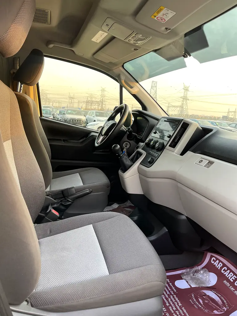 TOYOTA HIACE 2022 13 SEATS PASSENGER VAN 3.5 V6 GCC SPECS - Image 10