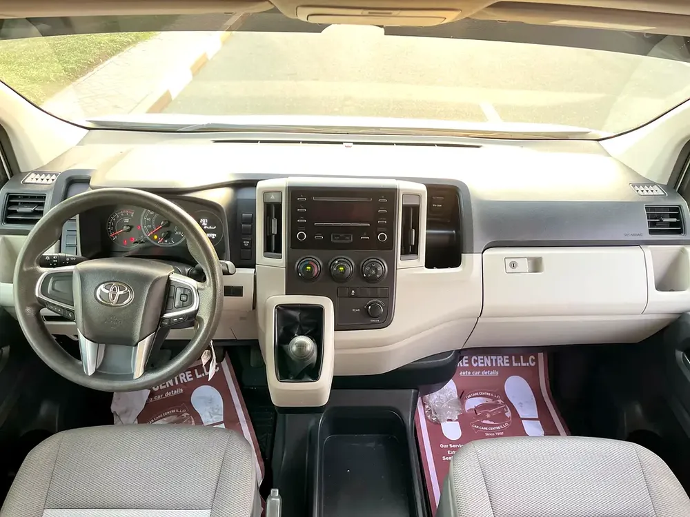 TOYOTA HIACE 2022 13 SEATS PASSENGER VAN 3.5 V6 GCC SPECS - Image 11