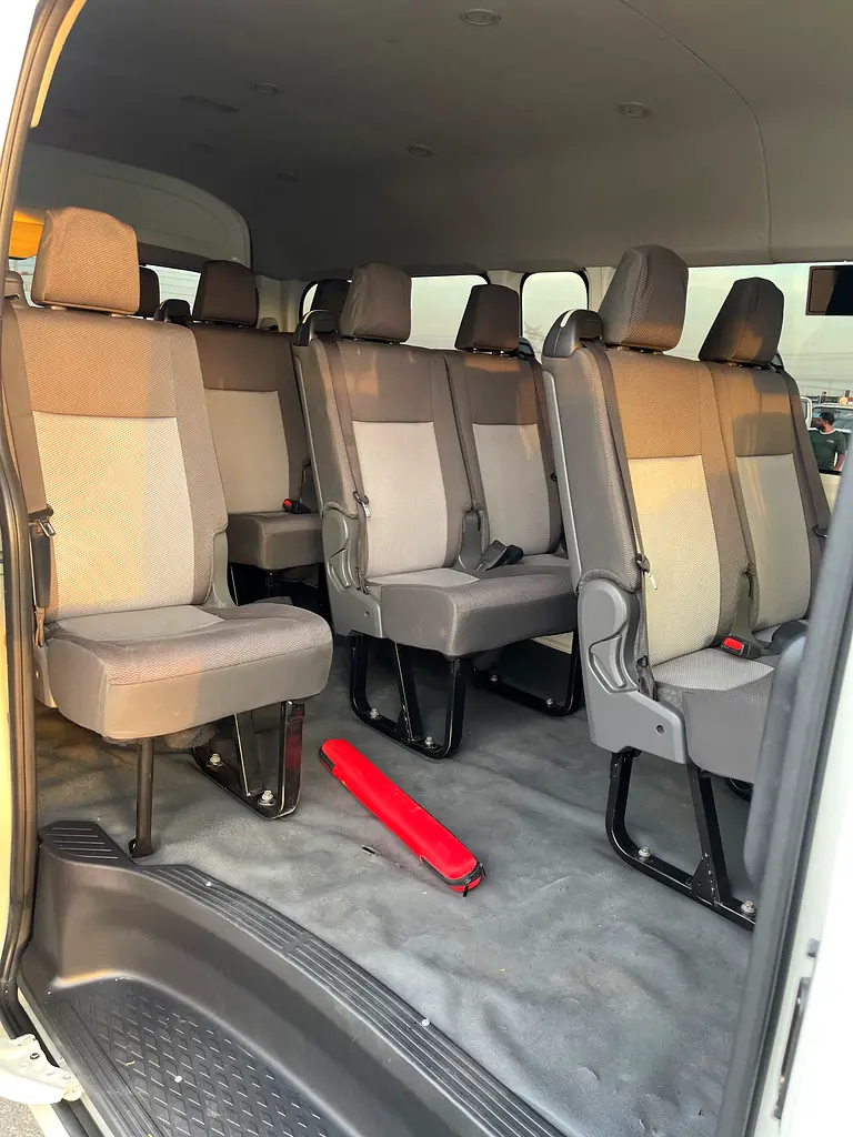 TOYOTA HIACE 2022 13 SEATS PASSENGER VAN 3.5 V6 GCC SPECS - Image 14