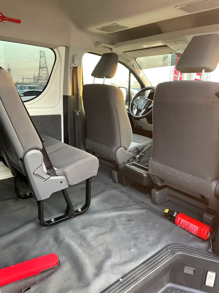 TOYOTA HIACE 2022 13 SEATS PASSENGER VAN 3.5 V6 GCC SPECS - Image 15