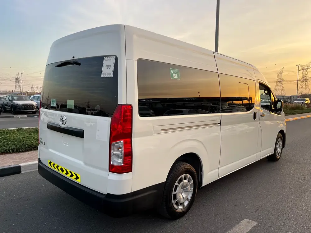 TOYOTA HIACE 2022 13 SEATS PASSENGER VAN 3.5 V6 GCC SPECS - Image 6