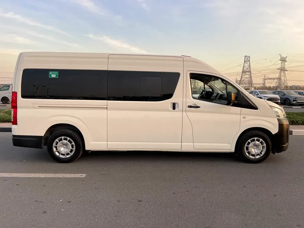 TOYOTA HIACE 2022 13 SEATS PASSENGER VAN 3.5 V6 GCC SPECS - Image 7
