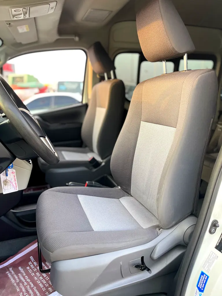 TOYOTA HIACE 2022 13 SEATS PASSENGER VAN 3.5 V6 GCC SPECS - Image 8