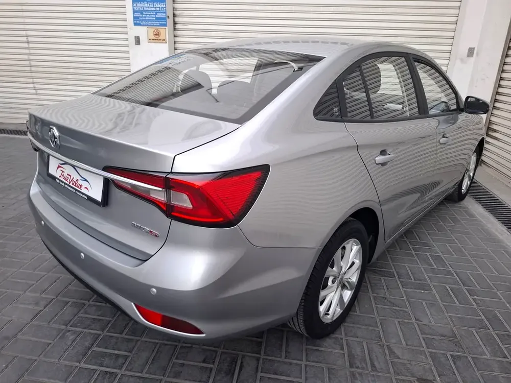MG MG 5 2024 mid options with full service history gcc accident free single owner - Image 10