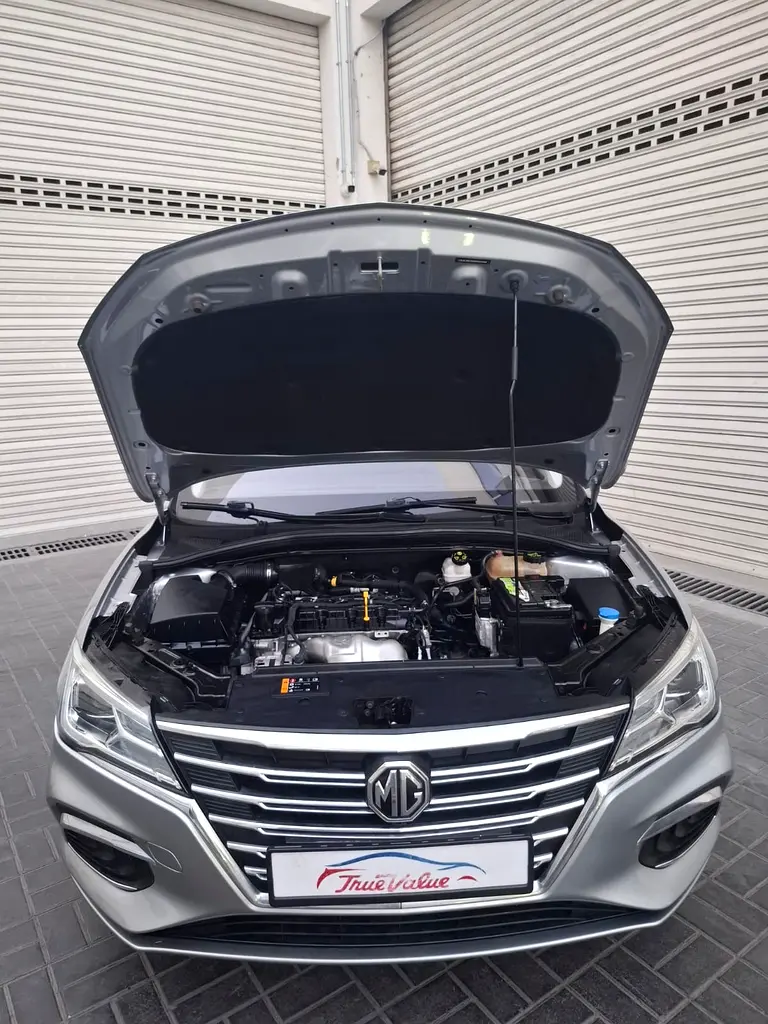 MG MG 5 2024 mid options with full service history gcc accident free single owner - Image 11