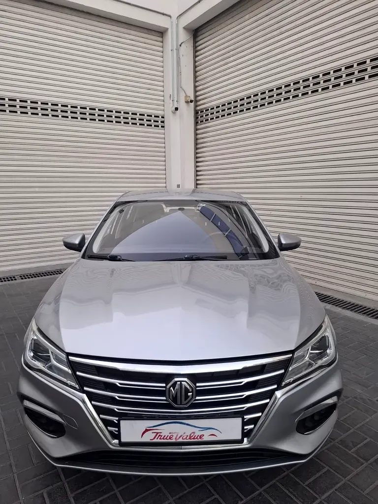 MG MG 5 2024 mid options with full service history gcc accident free single owner - Image 13