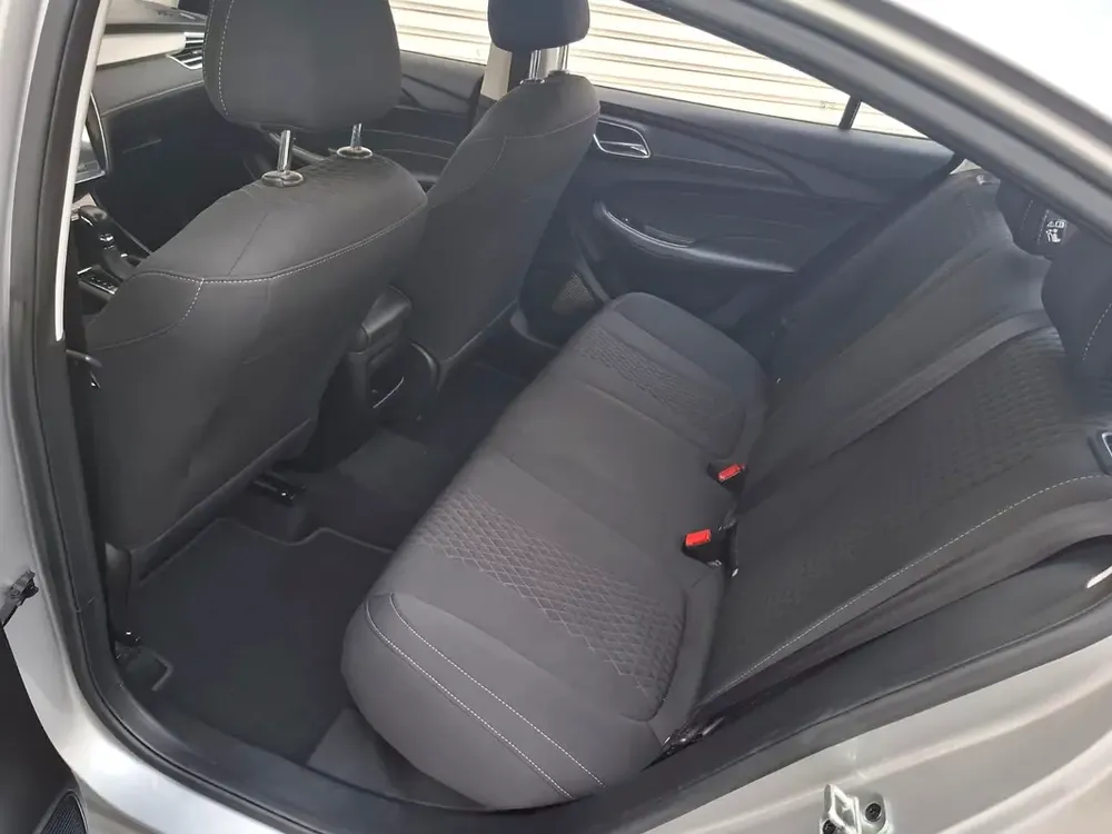 MG MG 5 2024 mid options with full service history gcc accident free single owner - Image 16