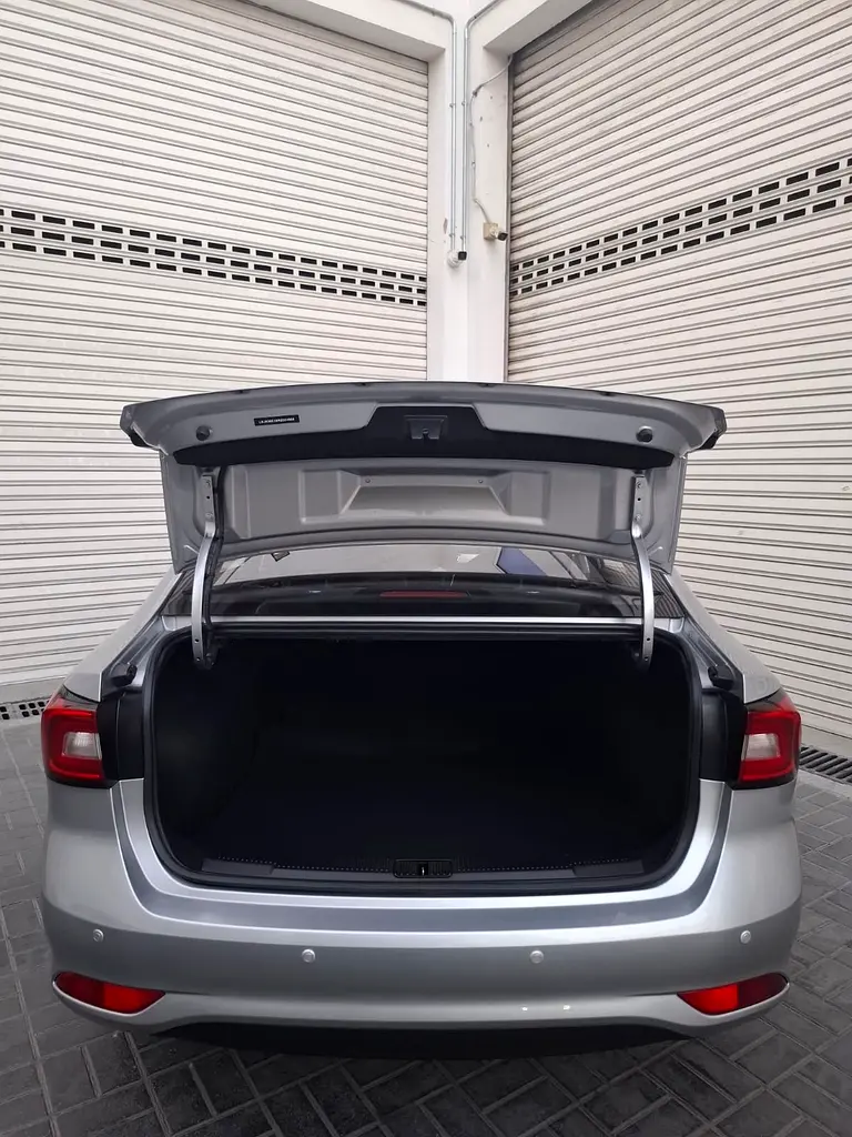 MG MG 5 2024 mid options with full service history gcc accident free single owner - Image 7