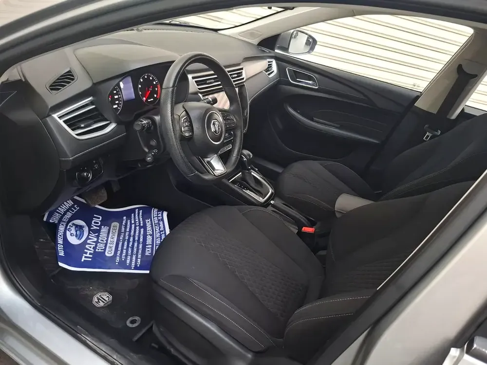 MG MG 5 2024 mid options with full service history gcc accident free single owner - Image 9