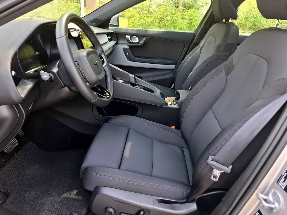 2023 Polestar 2 Long Range ONLY 377 KMS  is a premium electric  Dealer Warranty - Image 13