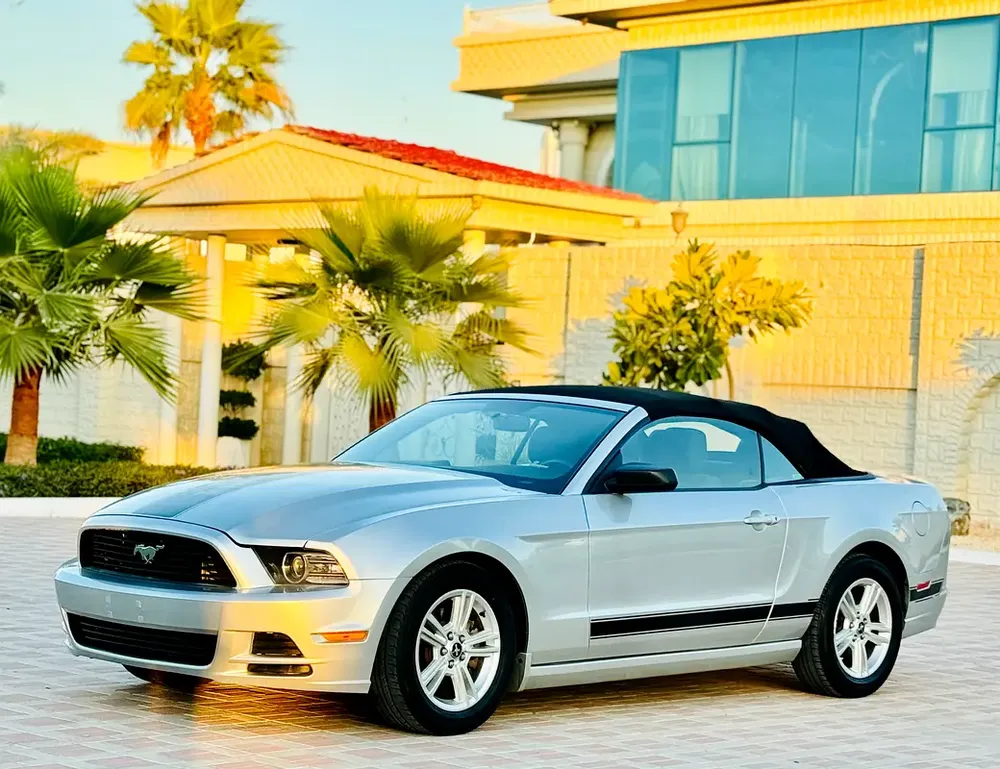 2014 FORD MUSTANG SOFT TOP CONVERTIBLE 3.7L IN VERY EXCELLENT CONDITION - Image 4