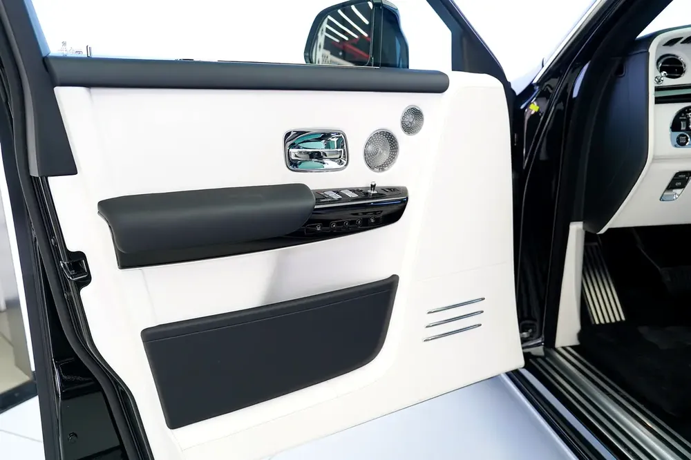 2 YEARS WARRANTY + SERVICE | EXTENDED WHEELBASE | BESPOKE AUDIO | LEG REST | REAR ENTERTAINMENT - Image 6