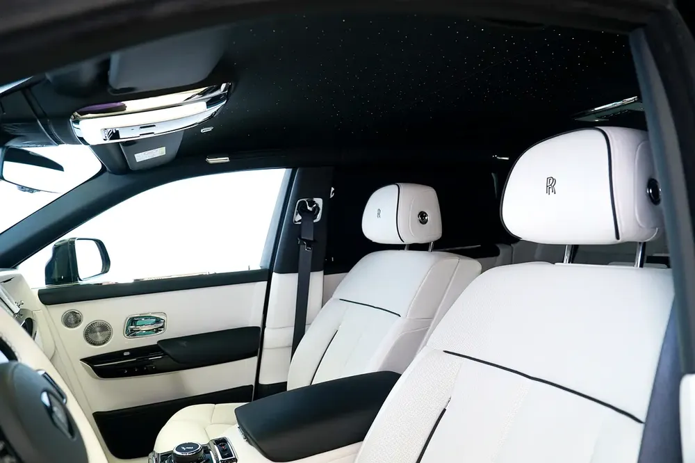 2 YEARS WARRANTY + SERVICE | EXTENDED WHEELBASE | BESPOKE AUDIO | LEG REST | REAR ENTERTAINMENT - Image 8