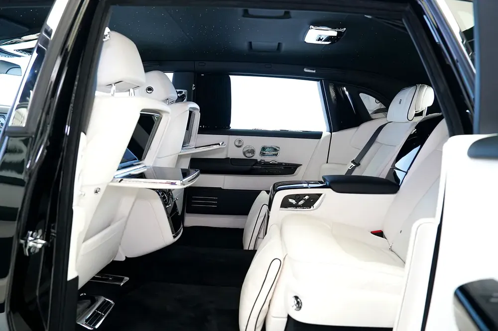 2 YEARS WARRANTY + SERVICE | EXTENDED WHEELBASE | BESPOKE AUDIO | LEG REST | REAR ENTERTAINMENT - Image 9