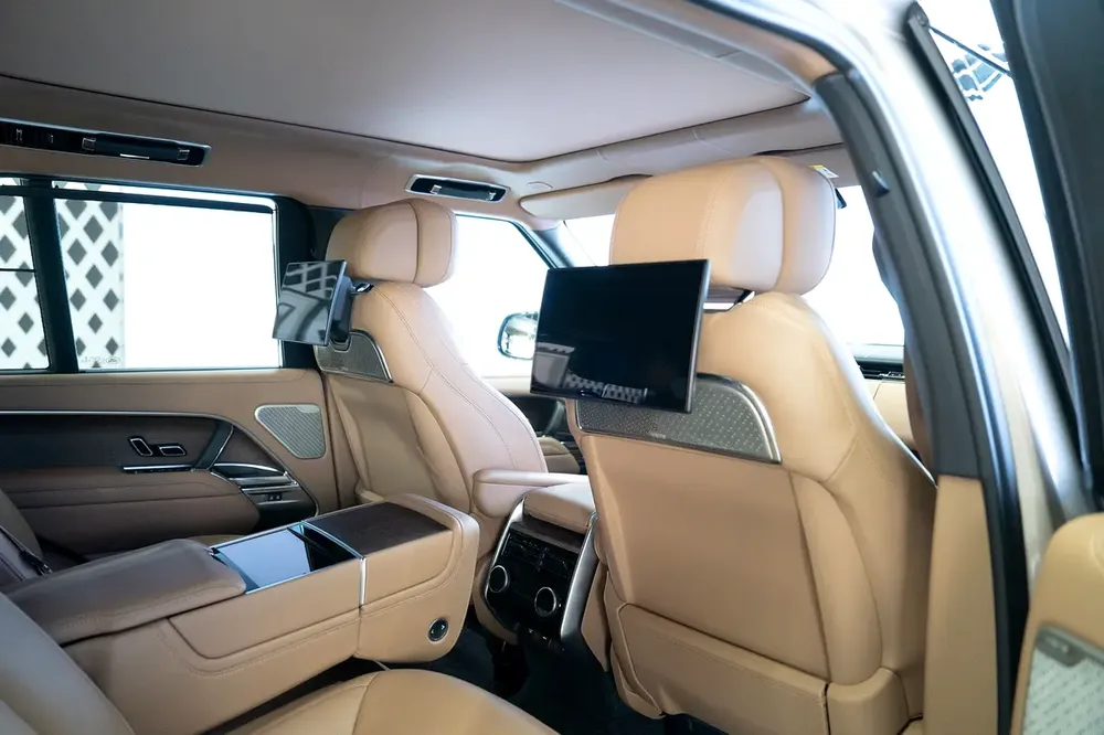 WARRANTY AUG 2026 | VOGUE AUTOBIOGRAPHY P530 V8 | SIDE STEPS | REAR ENTERTAINMENT - Image 11