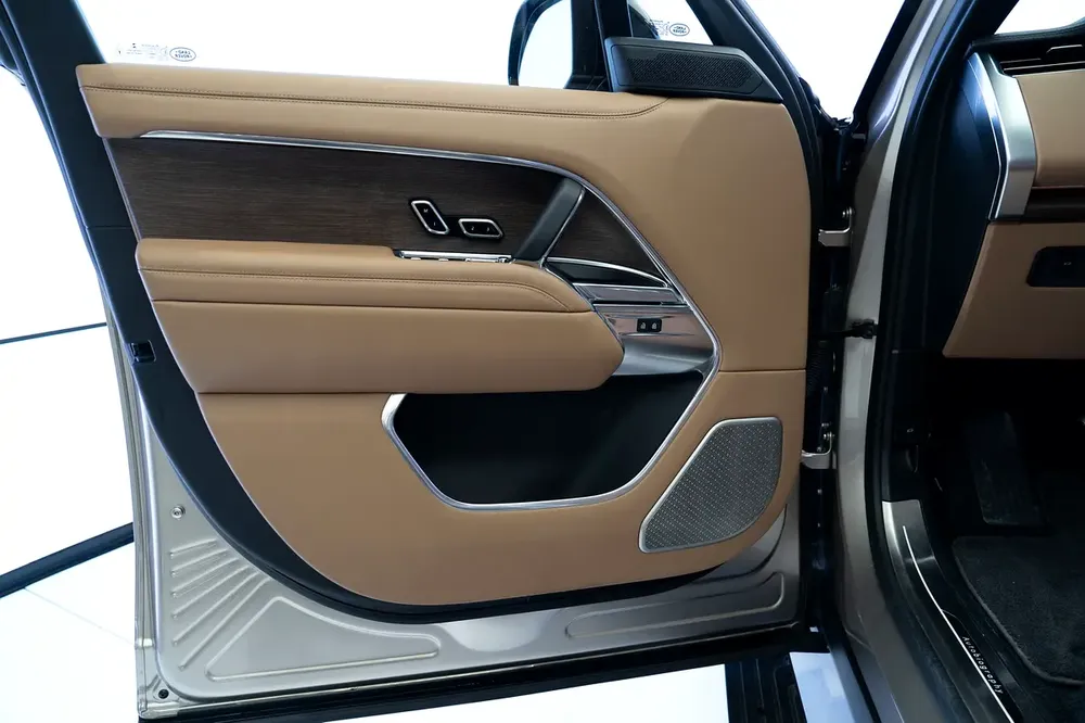 WARRANTY AUG 2026 | VOGUE AUTOBIOGRAPHY P530 V8 | SIDE STEPS | REAR ENTERTAINMENT - Image 7