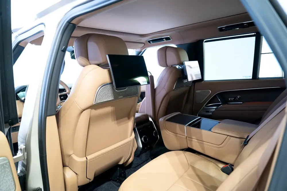 WARRANTY AUG 2026 | VOGUE AUTOBIOGRAPHY P530 V8 | SIDE STEPS | REAR ENTERTAINMENT - Image 9
