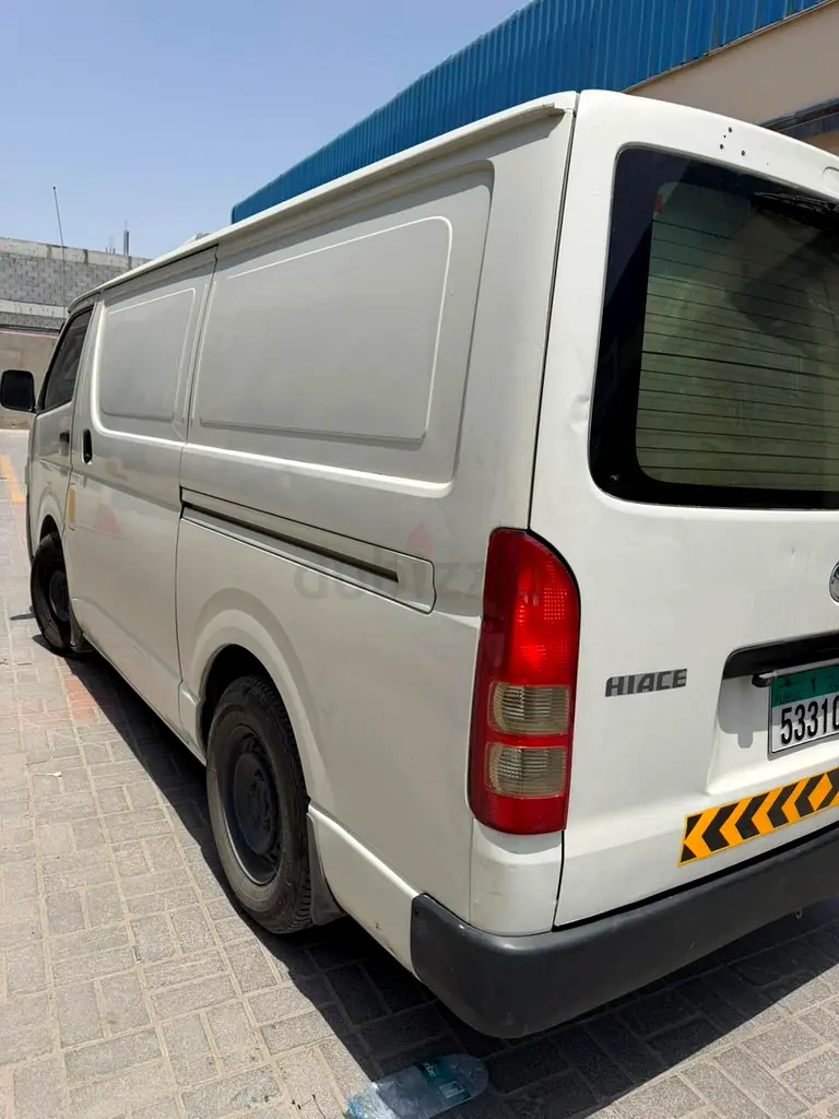 Toyota Hiace Chiller Van - Image 4