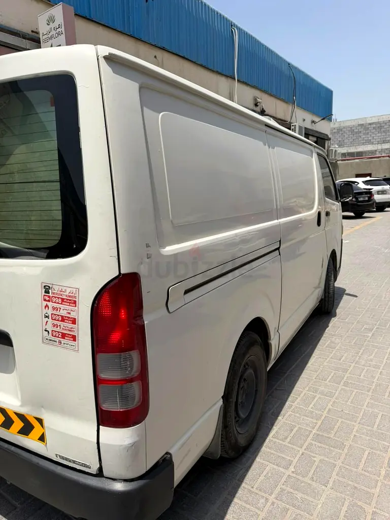 Toyota Hiace Chiller Van - Image 5